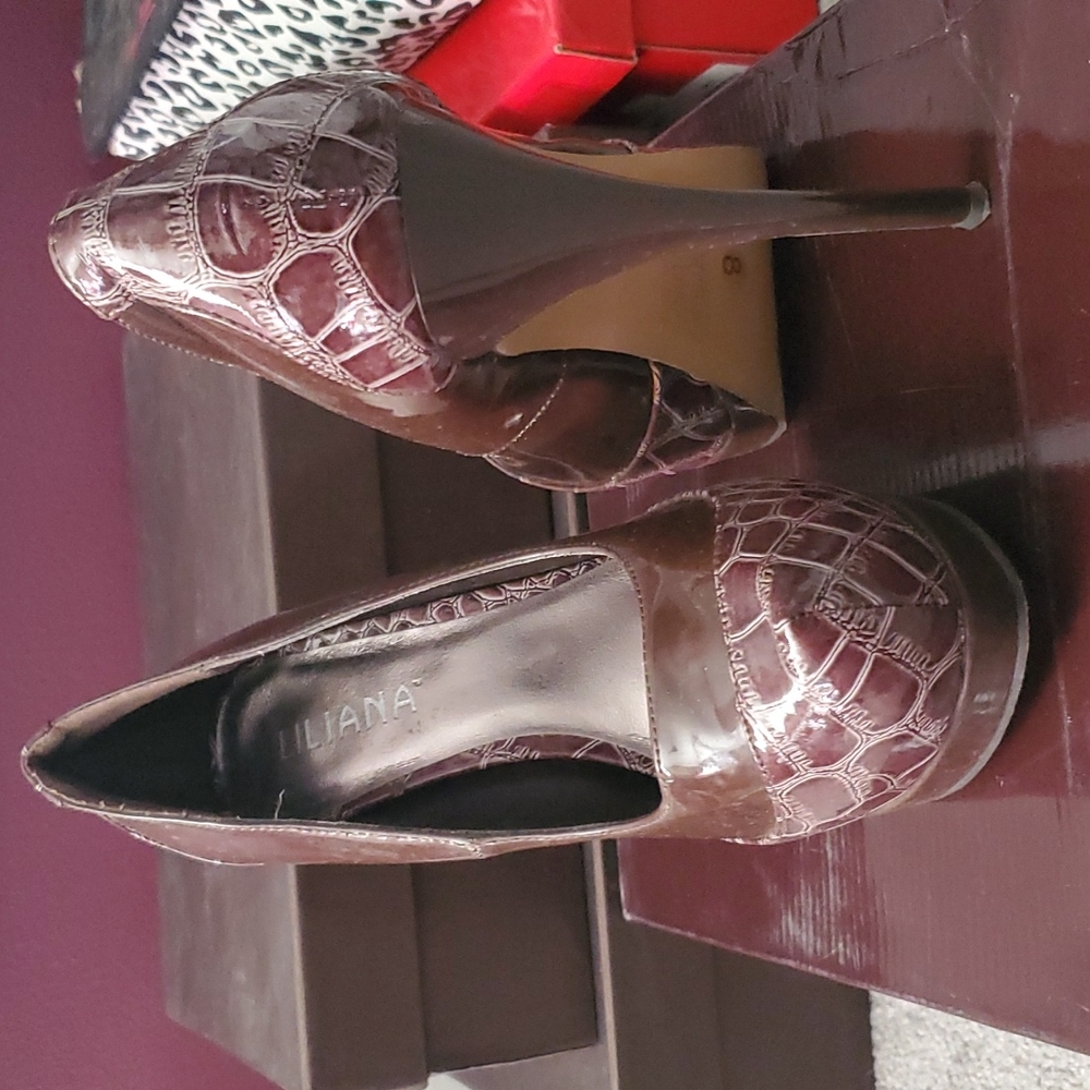 Heels - Picture 3 of 3